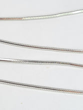 Load image into Gallery viewer, 2070: Vintage: 9ct White Gold Snake Chain/Necklace (40cm) - Pristine Condition