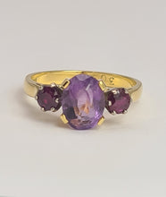 Load image into Gallery viewer, 2104: Vintage: 18ct Gold Oval Ruby Round Cut Amethysts Ring- Rare combination