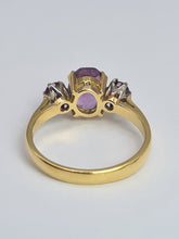 Load image into Gallery viewer, 2104: Vintage: 18ct Gold Oval Ruby Round Cut Amethysts Ring- Rare combination