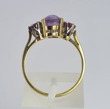 Load image into Gallery viewer, 2104: Vintage: 18ct Gold Oval Ruby Round Cut Amethysts Ring- Rare combination