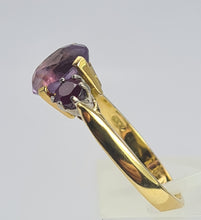 Load image into Gallery viewer, 2104: Vintage: 18ct Gold Oval Ruby Round Cut Amethysts Ring- Rare combination