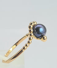 Load image into Gallery viewer, 2108: Vintage: 18ct Rose Gold Bubble Shank Blue Akoya Pearl Ring- Ergonomic beauty