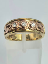 Load image into Gallery viewer, 2120: Vintage & Heavy 9ct Gold Round Cut Diamond Trilogy Clogau Style- Statement
