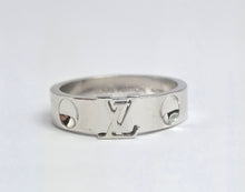 Load image into Gallery viewer, 2023: Vintage: Louis Vuitton 18ct White Gold Emepreinte LV Ring- Size 56- Pristine Condition