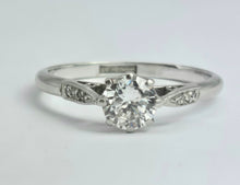 Cargar imagen en el visor de la galería, 2074: Vintage: Platinum Brilliant Cut Diamond (0.63ct) Solitaire Ring - Superb