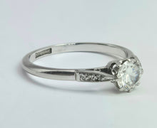 Cargar imagen en el visor de la galería, 2074: Vintage: Platinum Brilliant Cut Diamond (0.63ct) Solitaire Ring - Superb
