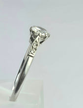 Cargar imagen en el visor de la galería, 2074: Vintage: Platinum Brilliant Cut Diamond (0.63ct) Solitaire Ring - Superb