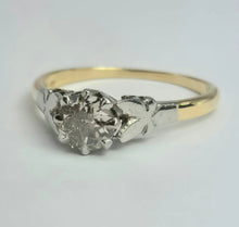 Cargar imagen en el visor de la galería, 2075: Vintage: 18ct Gold (0.63ct) Round Cut Diamond Solitaire Set in Platinum- Marvellous