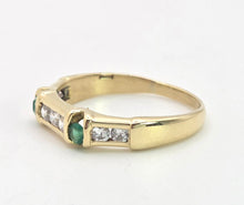 Load image into Gallery viewer, 1195: Vintage Rare: 18ct Gold Green Diopside Sapphires Stacker Ring