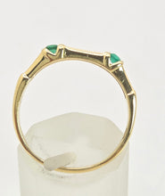 Load image into Gallery viewer, 1195: Vintage Rare: 18ct Gold Green Diopside Sapphires Stacker Ring