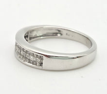 Cargar imagen en el visor de la galería, 2031: Vintage: 18ct White Gold 48 Natural Diamonds Stacker/Half-Eternity Ring