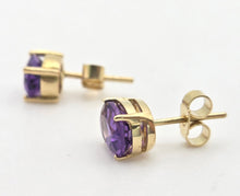 Load image into Gallery viewer, Vintage: 18ct Gold Purple Amethyst Solitaire Stud Earrings