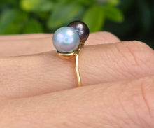 Cargar imagen en el visor de la galería, 2335 Vintage: 18ct Gold Tahitian Pearls Crossover Ring