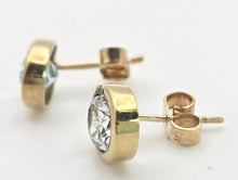 Load image into Gallery viewer, 0123- Vintage 9ct Gold Light Blue Topaz Stud Earrings- Gorgeous colour