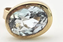 Load image into Gallery viewer, 0123- Vintage 9ct Gold Light Blue Topaz Stud Earrings- Gorgeous colour