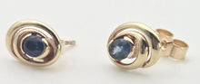 Cargar imagen en el visor de la galería, 2251 Vintage: 9ct Gold Blue Sapphires Openwork Stud Earrings