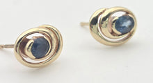 Cargar imagen en el visor de la galería, 2251 Vintage: 9ct Gold Blue Sapphires Openwork Stud Earrings
