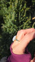 Load image into Gallery viewer, 2156 Vintage: 8ct Gold Oval Cabochon Moonstone Dress Ring