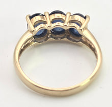 Load image into Gallery viewer, 2451 Vintage: 9ct Gold Cabochon Cornflower Blue Sapphire Trilogy Ring