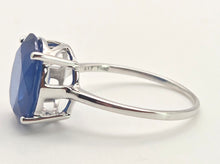 Load image into Gallery viewer, 2481 Vintage: 9ct White Gold Cornflower Blue Kyanite Single Stone Ring