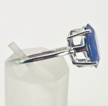 Load image into Gallery viewer, 2481 Vintage: 9ct White Gold Cornflower Blue Kyanite Single Stone Ring