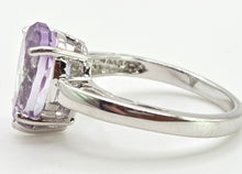Load image into Gallery viewer, 6422 Vintage: 9ct White Gold Pear-Cut Lilac Amethyst Ring