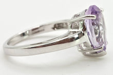 Load image into Gallery viewer, 6422 Vintage: 9ct White Gold Pear-Cut Lilac Amethyst Ring
