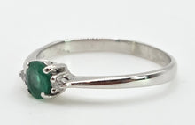 Load image into Gallery viewer, 8286 Vintage: Petite 18ct White Gold Emerald & Diamonds 3 Stone Ring