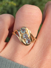 Load image into Gallery viewer, 6248 Vintage: 9ct Gold Mint Green Topaz Trilogy Ring