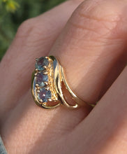 Load image into Gallery viewer, 6248 Vintage: 9ct Gold Mint Green Topaz Trilogy Ring