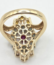 Cargar imagen en el visor de la galería, 2506- Vintage: 9ct Gold Green & Yellow Sapphires Ruby Openwork Cocktail Ring