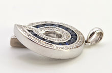 Cargar imagen en el visor de la galería, 2441- Vintage Heavy 18ct White Gold Cornflower Blue Sapphires Diamonds Horseshoe Pendant