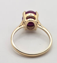 Cargar imagen en el visor de la galería, 2473: Vintage 9ct Gold Cabochon Ruby Solitaire Ring- From 1977