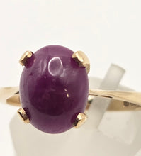 Cargar imagen en el visor de la galería, 2473: Vintage 9ct Gold Cabochon Ruby Solitaire Ring- From 1977