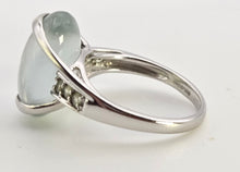 Cargar imagen en el visor de la galería, 2460 Vintage Rare 9ct White Gold Mint Green Prehnites Cocktail Ring