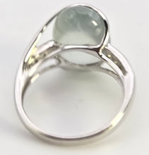 Cargar imagen en el visor de la galería, 2460 Vintage Rare 9ct White Gold Mint Green Prehnites Cocktail Ring