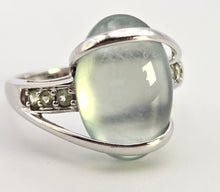 Cargar imagen en el visor de la galería, 2460 Vintage Rare 9ct White Gold Mint Green Prehnites Cocktail Ring