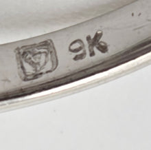 Cargar imagen en el visor de la galería, 2460 Vintage Rare 9ct White Gold Mint Green Prehnites Cocktail Ring