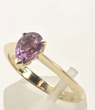 Load image into Gallery viewer, 0612: Vintage 9ct Gold Pear Cut Purple Padparadscha Sapphire (1.09ct) Solitaire Ring