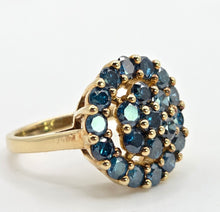 Cargar imagen en el visor de la galería, 0596: Vintage: 9ct Gold 21 Blue Diamonds Floral Cluster Ring