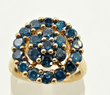 Cargar imagen en el visor de la galería, 0596: Vintage: 9ct Gold 21 Blue Diamonds Floral Cluster Ring