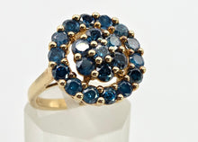 Cargar imagen en el visor de la galería, 0596: Vintage: 9ct Gold 21 Blue Diamonds Floral Cluster Ring