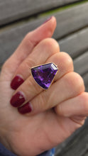 Load image into Gallery viewer, 6289 Vintage: 9ct Gold Large Trillion Cut Amethyst Cocktail Ring