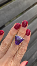 Load image into Gallery viewer, 6289 Vintage: 9ct Gold Large Trillion Cut Amethyst Cocktail Ring