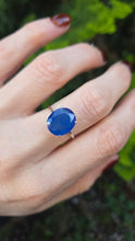 Load image into Gallery viewer, 2481 Vintage: 9ct White Gold Cornflower Blue Kyanite Single Stone Ring