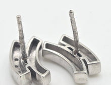 Cargar imagen en el visor de la galería, 1882: 18ct White Gold Diamonds Geometric Set Stud Earrings