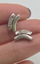 Cargar imagen en el visor de la galería, 1882: 18ct White Gold Diamonds Geometric Set Stud Earrings