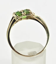Cargar imagen en el visor de la galería, 2154: Vintage 9ct Gold 12 Green Diopsides Flower Head Ring