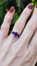 Load image into Gallery viewer, 6261 Vintage: 18ct Gold Purple Amethysts Trilogy Ring