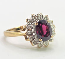 Cargar imagen en el visor de la galería, 2566: Vintage 9ct Gold Red Garnet Diamonds Flower Head Ring